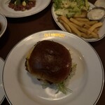 Café Kompleet | Buurtcafé met Nederlandse keuken - スマッシュバーガー