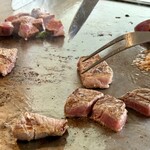 SAM'S Iiasu okinawa toyosaki ten - お肉をシャカシャカ