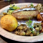 ヴィントゥナ ダイニングアンドバー - 『ボリ（ササゲ）』は鞘ごと野菜としては食べたことあるけど、豆料理として食べるのはこれまた初めてかも♪