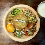 ヴィントゥナ ダイニングアンドバー - ネワールサマエバジセット（¥1,480税込）
                                ・バジ
                                ・チキンチョイラ
                                ・アル・サデコ
                                ・ボリ・サデコ
                                ・バトマスサデコ
                                ・サグ
                                ・大根のアチャール
                                ・バラ
                                ・アンダコサグン
                                ・マチャ