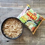 ヴィントゥナ ダイニングアンドバー - サービスで、ネパールのインスタント麺『ワイワイ』を一袋いただいちゃいました♪(≧∀≦)
      フツーにおいしいスパイシーヌードルでした♪