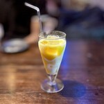 ヴィントゥナ ダイニングアンドバー - ネパ男さんのマンゴーラッシー♪