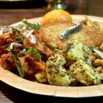 ヴィントゥナ ダイニングアンドバー - アルサデコはジャガイモを、フレッシュバジルで和えてます！ネパール料理で生バジルって初めて♪