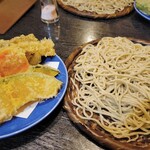 くぼ田 - 地場舞茸と地元野菜(三種)の天もり蕎麦
