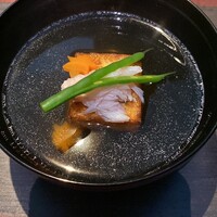 暗闇坂宮下 丸の内店 - まさに和食の真髄を感じられる御椀。