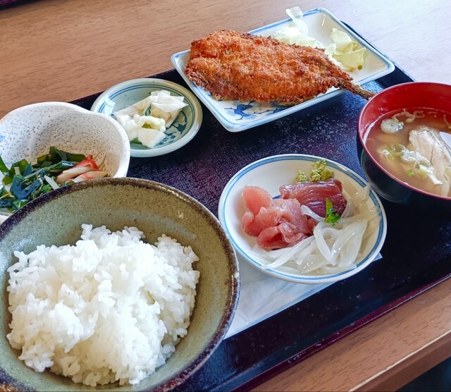 丸清食堂 大船渡の海鮮定食 &ndash; 新鮮な魚介と手頃価格