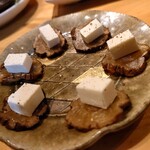 焼肉ホルモン髙木 - いぶりがっこクリームチーズ添え