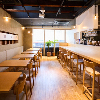 レコードの音色と優しい灯りが心地よい、三軒茶屋の隠れ家空間