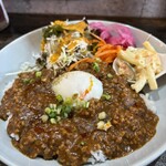 スプーン食堂 en - やっぱりカレー¥800+ミニマカロニサラダ¥120