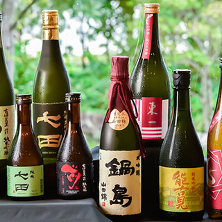 사가현산 일본주 10종과 각지에서 엄선한 와인을 만끽하세요.