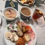 MORETHAN TAPAS LOUNGE - 