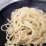 黄金製麺食堂 - 替え玉の細麺！湯気がたってます。