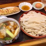 駕籠休み - 肉汁ひや盛り大盛り、ちくわ天、温玉