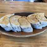 昇龍軒 - 料理写真:名物と記されていた餃子。