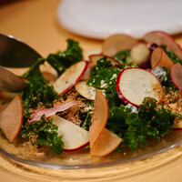 林檎とゴルゴンゾーラチーズとデュカのグリーンサラダ  蜂蜜のドレッシング