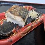福そば - 焼き鯖寿司2貫　ズーム