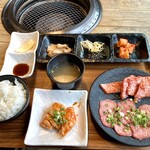 肉の青木商店 - 選べるネギ塩タンランチ(=ロース)と上ミノハーフ