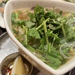 ベトナムビストロ バンフィールド 小石川後楽園 - アサリのフォー パクチー大盛り無料