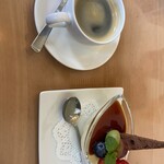 ボン・マルシェ - ホットコーヒーとプリン