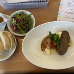 ボン・マルシェ - ハンバーグ塩風味ソースレモン添え➕パン、サラダ付き