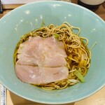 Ramen みず菜 - チャーシュー広げたら・・・デカい