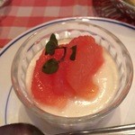 パザパ - デザート：ココナッツのブランマンジェ　グレープフルーツ