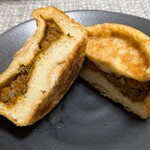 VERMICULAR POT MADE BAKERY ジェイアール名古屋タカシマヤ店 - バーミキュラの無水カレーパン