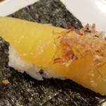 回転寿し トリトン - 数の子海苔包み。