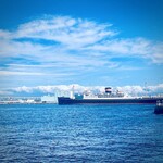 THE WHARF HOUSE - 10月なのに入道雲。氷川丸とベイブリッジはまるで夏模様