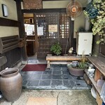 そば茶屋 よしむら - 入口は土間のよう