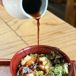 そば茶屋 よしむら - このつゆも強めですが出汁の旨さがしっかりと。