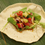 ガネーシュ - 秋の南インド料理コース(6930円)のサラダ仕立てのマサラパパド