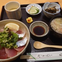 丸新 - 海鮮丼ランチ