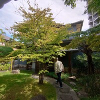 丸新 - エントランス