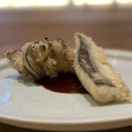 料理うめもと - カマスとまいたけのフリット
                                まいたけ、魚介の赤ワインソース