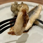 料理うめもと - カマスとまいたけのフリット
      まいたけ、魚介の赤ワインソース