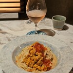新宿オイスターバー ワーフ - 雲丹いくらのせ濃厚クリームうに麺　1790円（税抜）＋「ルナーリア・ピノグリージョ」