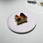 L’Atelier L’Archeste - 熟成ゴルゴンゾーラチーズケーキ、アカシア蜂蜜