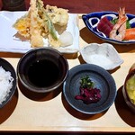 五穀 - 天ぷら盛り合わせと刺身定食 1,859円、グラス生ビール 429円