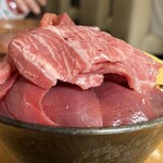 天然本マグロ専門店 司 - 普通盛りが山盛り