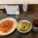 喫茶ノワール - ナポリタンサラダ付き　アイスコーヒー
