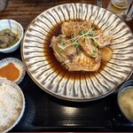 かぶら亭 - ヒラメの煮物が一人前に足りないということでタイの煮物を混ぜてご提供下さいました。ちょっぴり、得した気分。