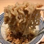 たかむら別邸やまじん - 太めのちぢれ麺