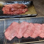 焼肉ハウス大将軍 - 和牛カルビ、上タン塩