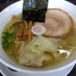 中華麺房 東龍 - 「塩らーめん·わんたんトッピング」着丼＼(^o^)／