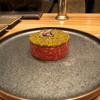 焼肉うしごろ 新宿三丁目店 - 和牛とキャビアのタルタル