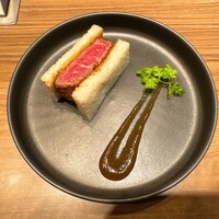 焼肉うしごろ 新宿三丁目店 - 牛ヒレカツサンド