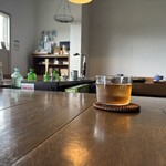 食堂カフェ バイオリン - 店内の情景と、麦茶ヽ(´▽｀)/