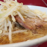 ラーメン二郎 - 豚の厚み