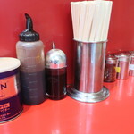 ラーメン二郎 - 卓上調味料